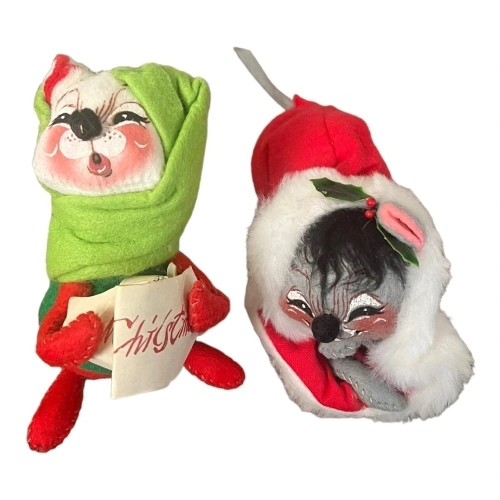 ANNALEE Vintage 1971 Caroling Mouse & Mouse In Santa Hat